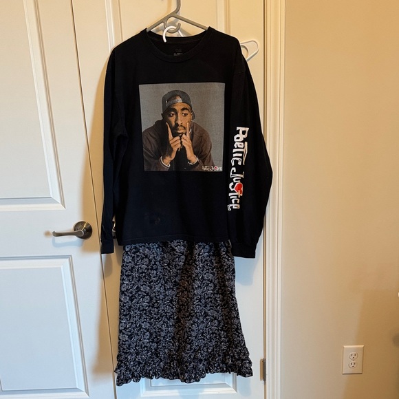 Black Long Sleeve Graphic Tupac Tee - Picture 3 of 3